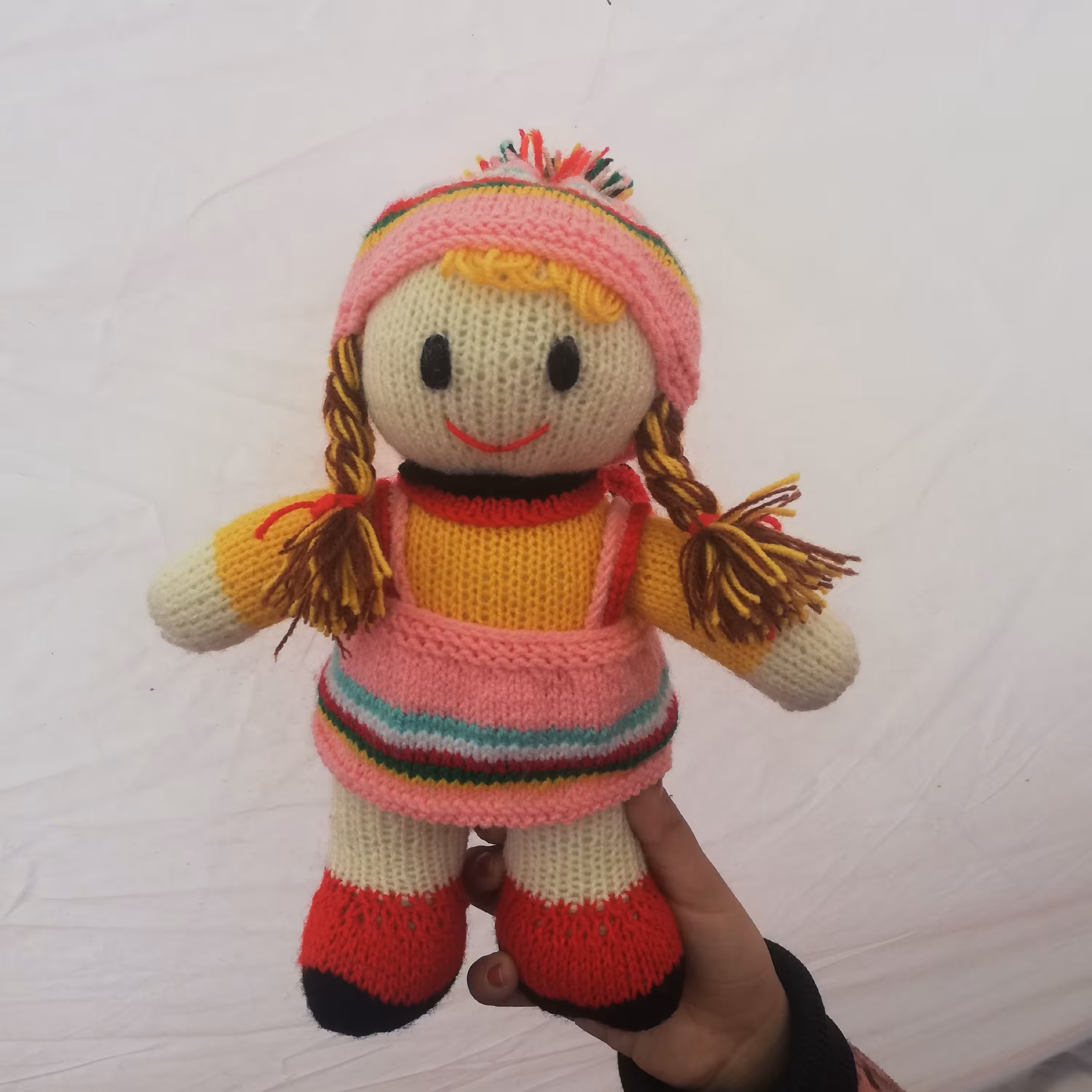 عروسک بافتنی دختر سارا 