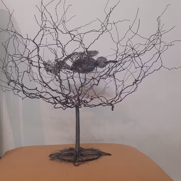 دکوری درخت سیمی کهنسال زمستانی و پرنده 