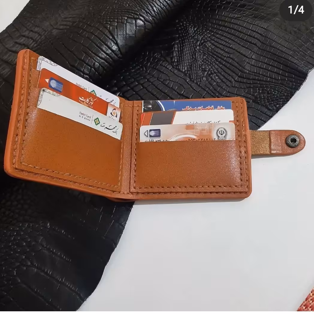 کیف پول جیبی.دوخته شده با چرم درجه یک گاوی.دارای 6جای کارت و یک جای اسکناس
