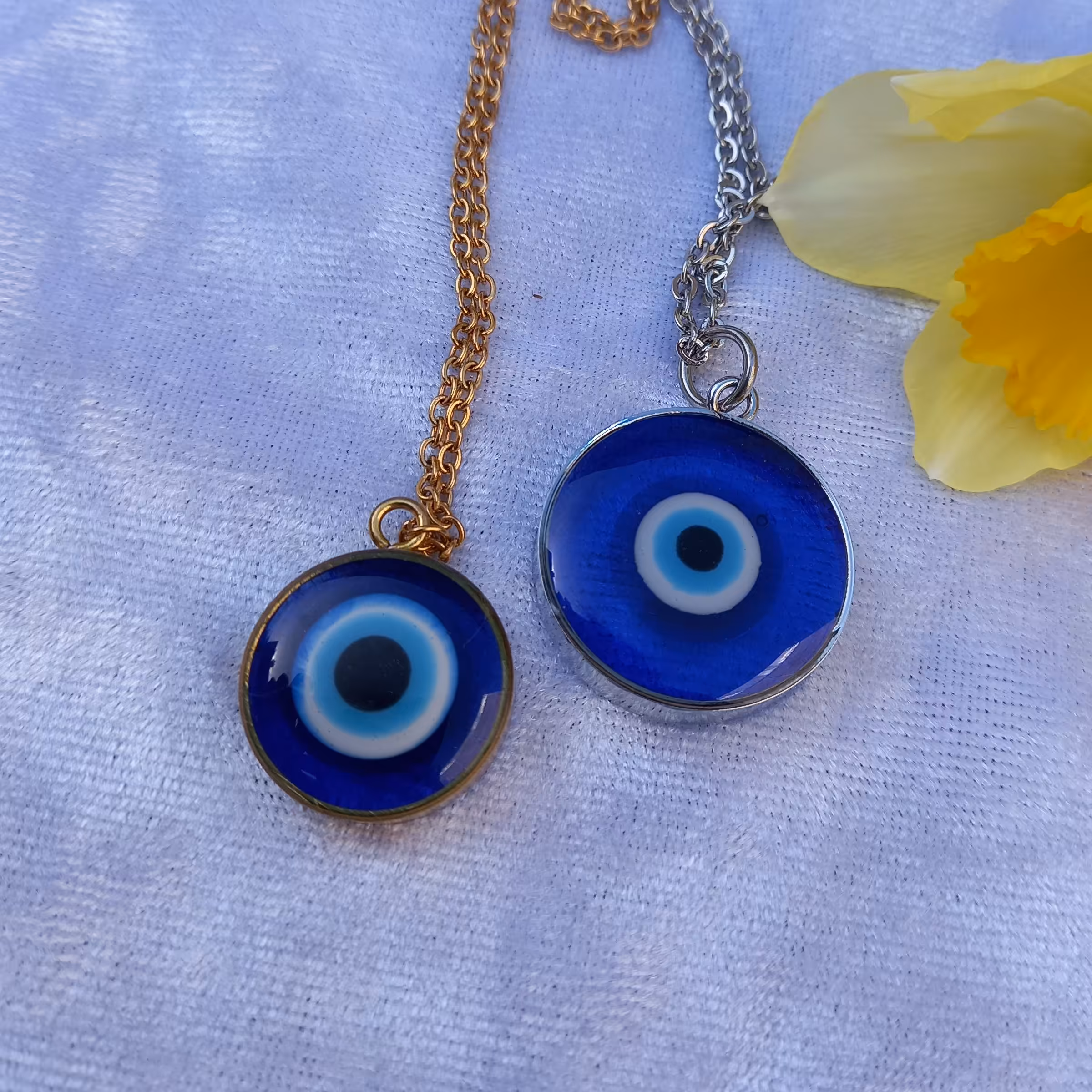 گردنی طرح چشم نظر