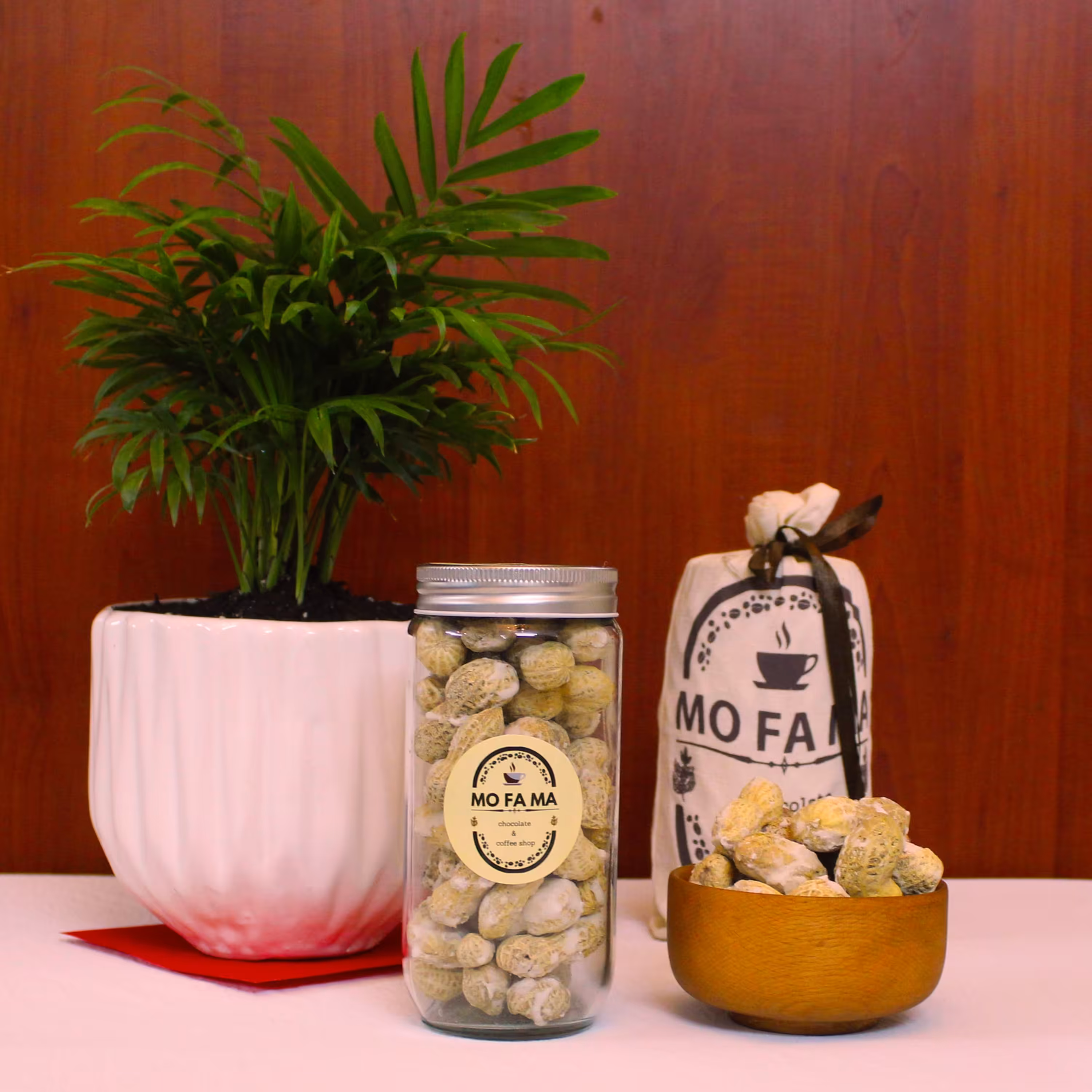 بادام زمینی غلاف دار  آستانه شور 175 گرمی پوست سفید کاغذی 