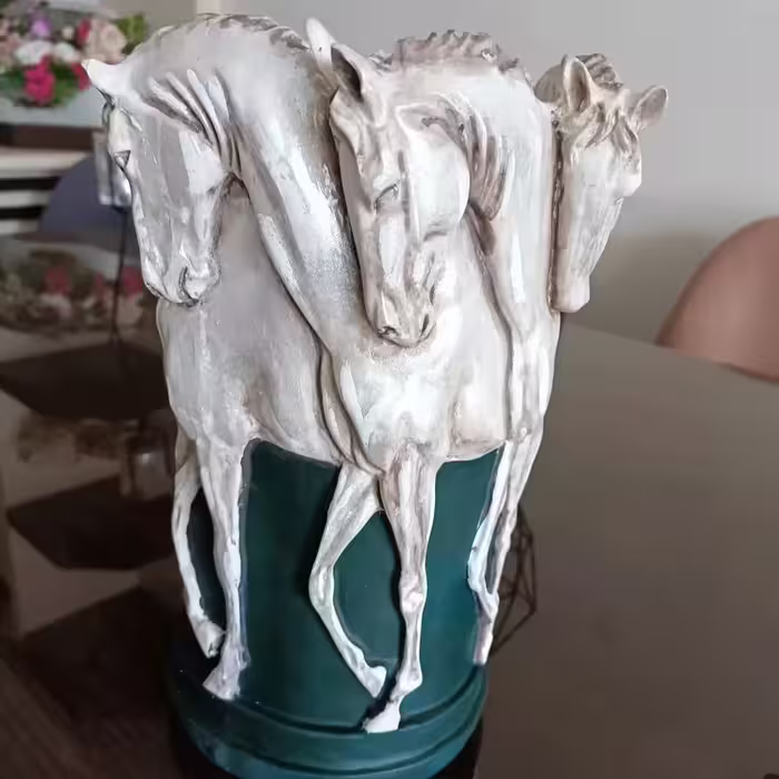 گلدان برجسته طرح اسب