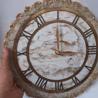 ساعت دیواری رزینی 35سانت بیس چوبی طرح سنگ مرمر موتور ارامگرد