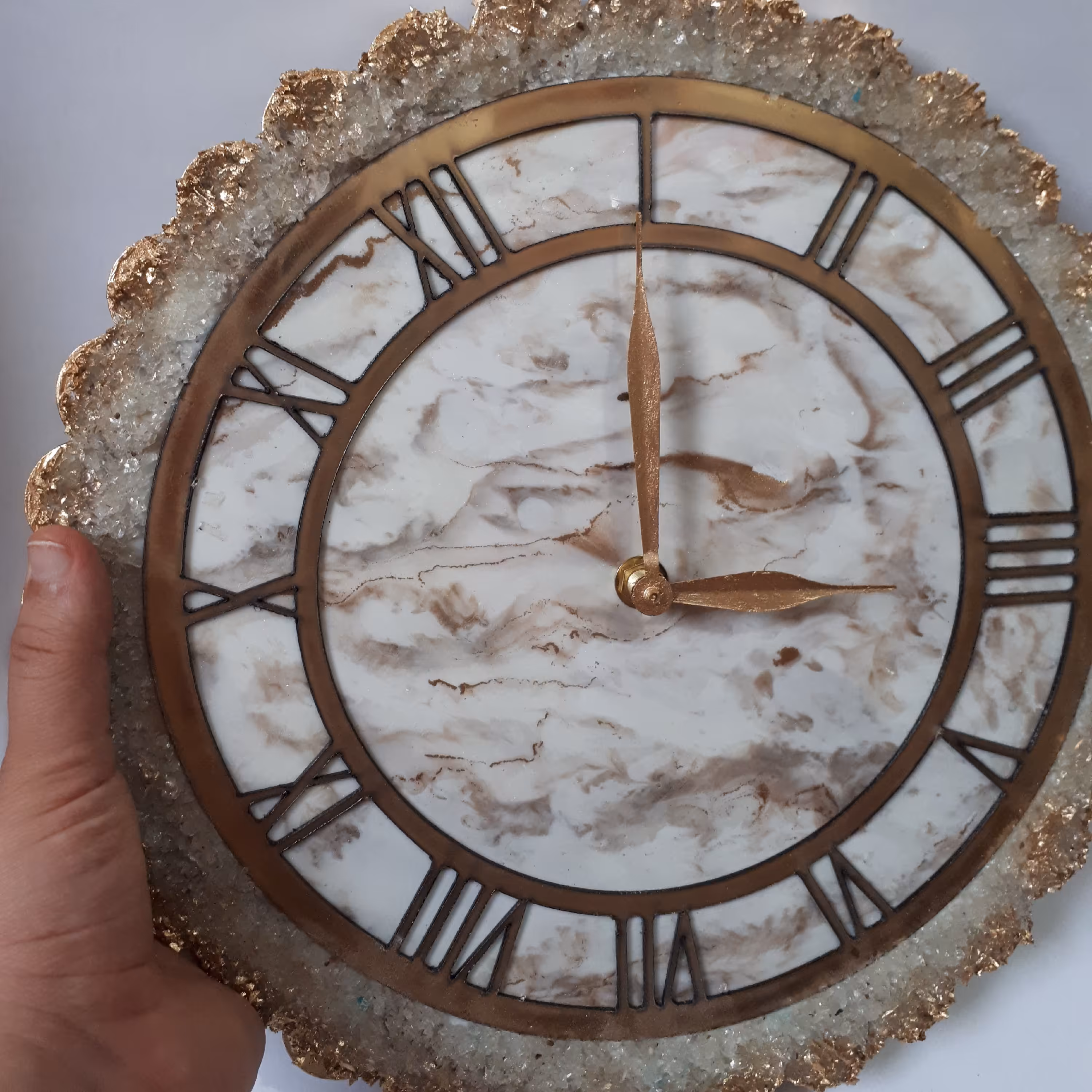 ساعت دیواری رزینی 35سانت بیس چوبی طرح سنگ مرمر موتور ارامگرد