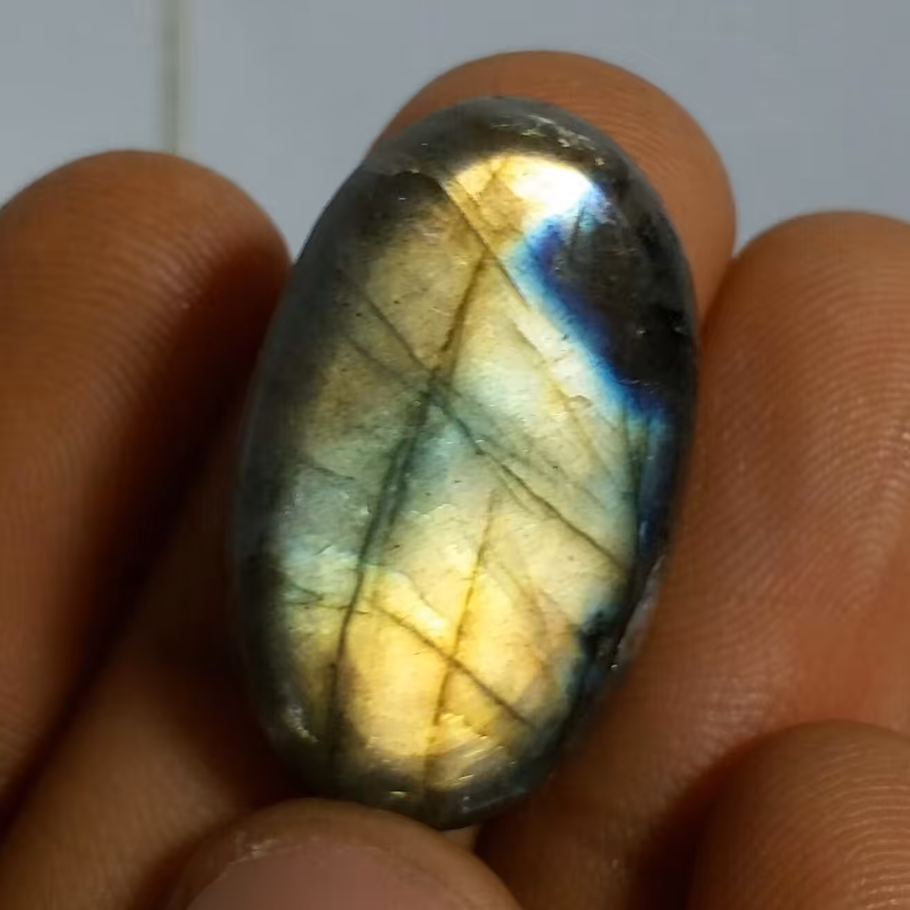 نگین لابرادوریت وارداتی از کشور لابرادور کانادا با تلالوئ بسیار بی نظیر و کمیاب کد 11461