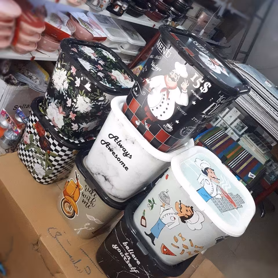 سطل های درب دار همه کاره  مربع طرح ترک
تولید شده از  مواد اولیه درجه یک
مناسب برای رخت چرک ..اسباب بازی کودک .سطل برن
