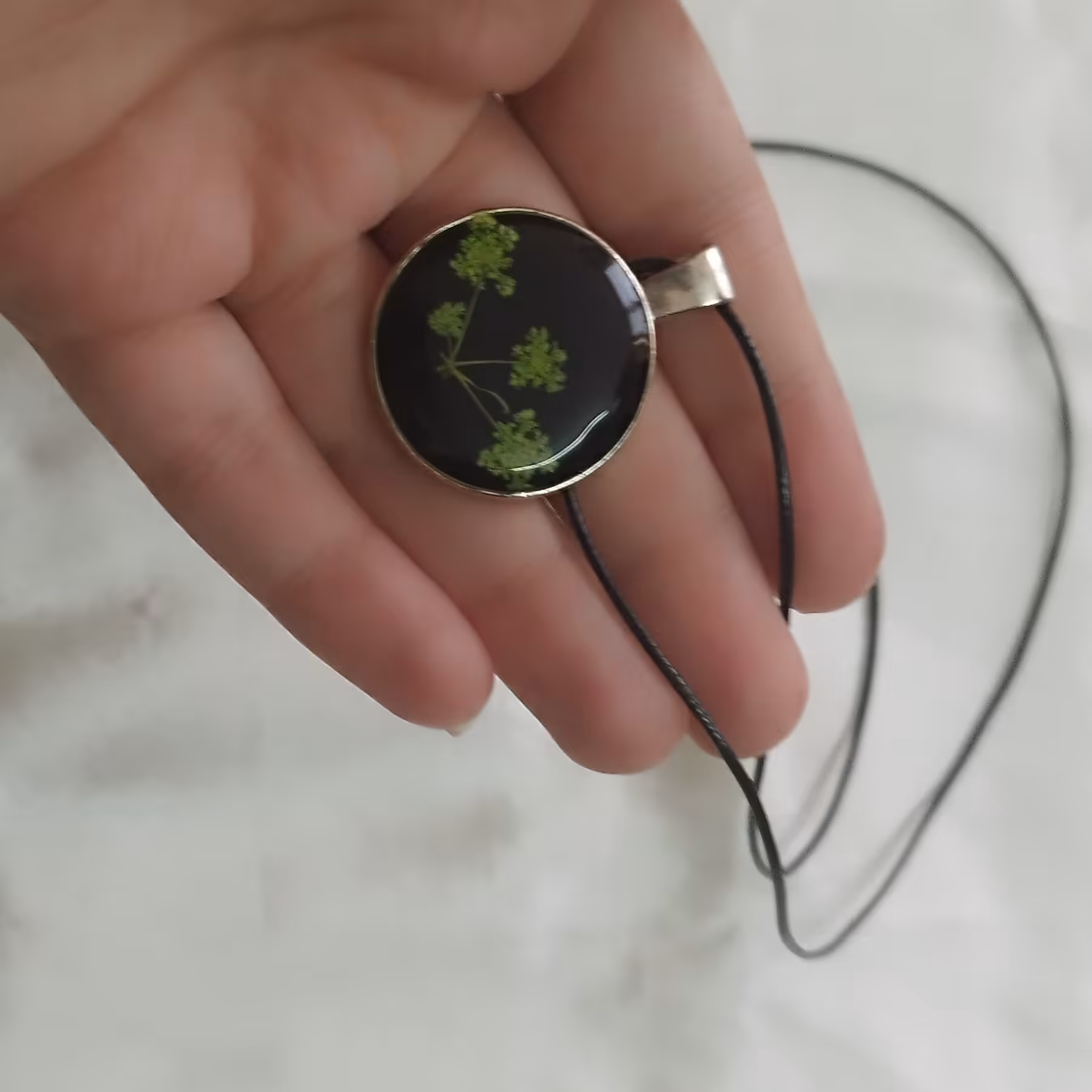 گردنبند رزینی گل های سبز