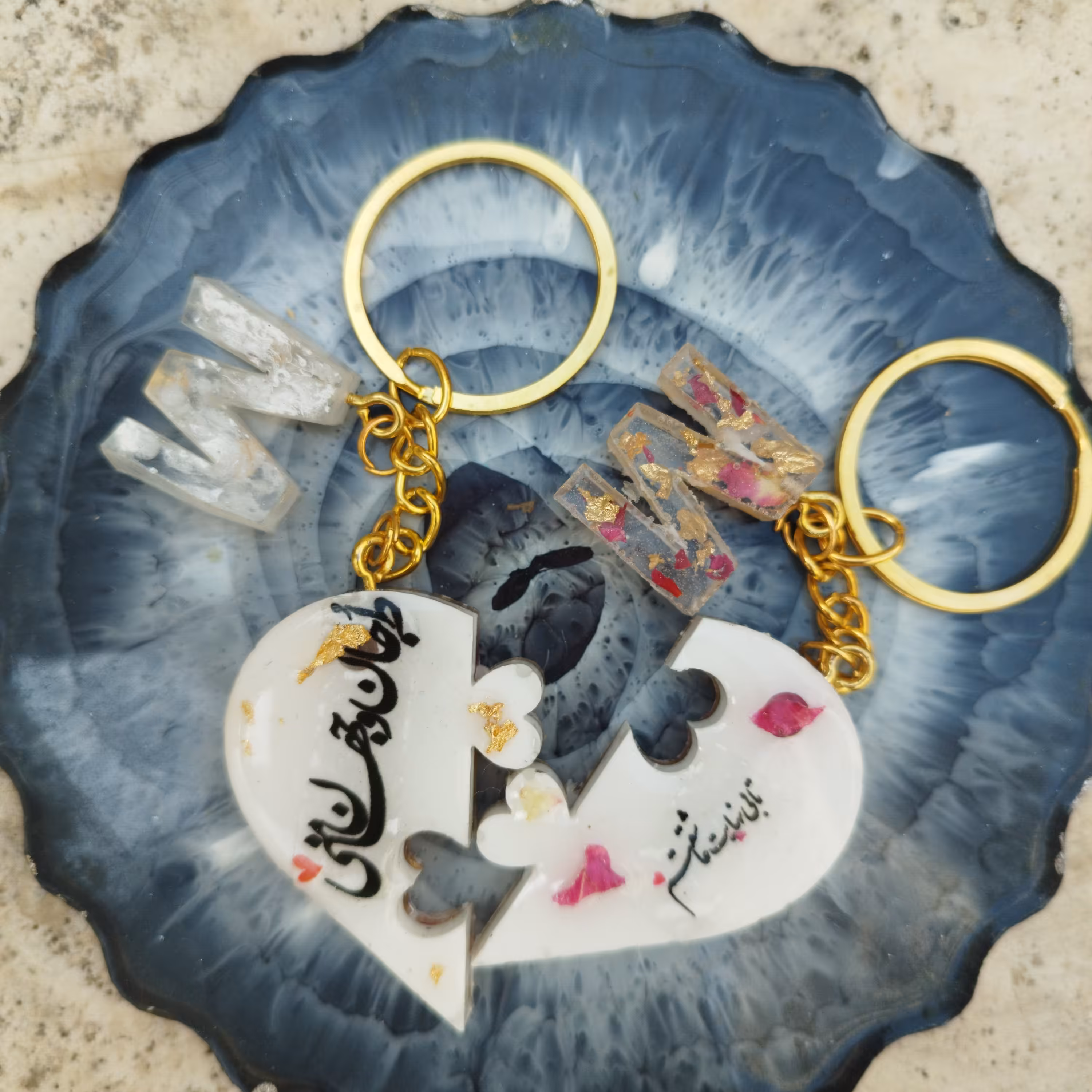 جاسوئیچی قلبی رزینی مدل گل رز ونوشته