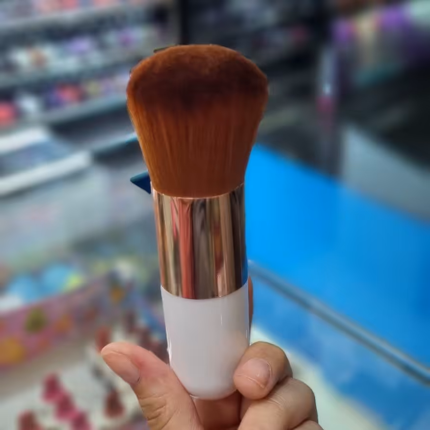 شوت(براش) رژگونه
الیاف طبیعی بسیار نرم
قدرت پخش کنندگی یکسان