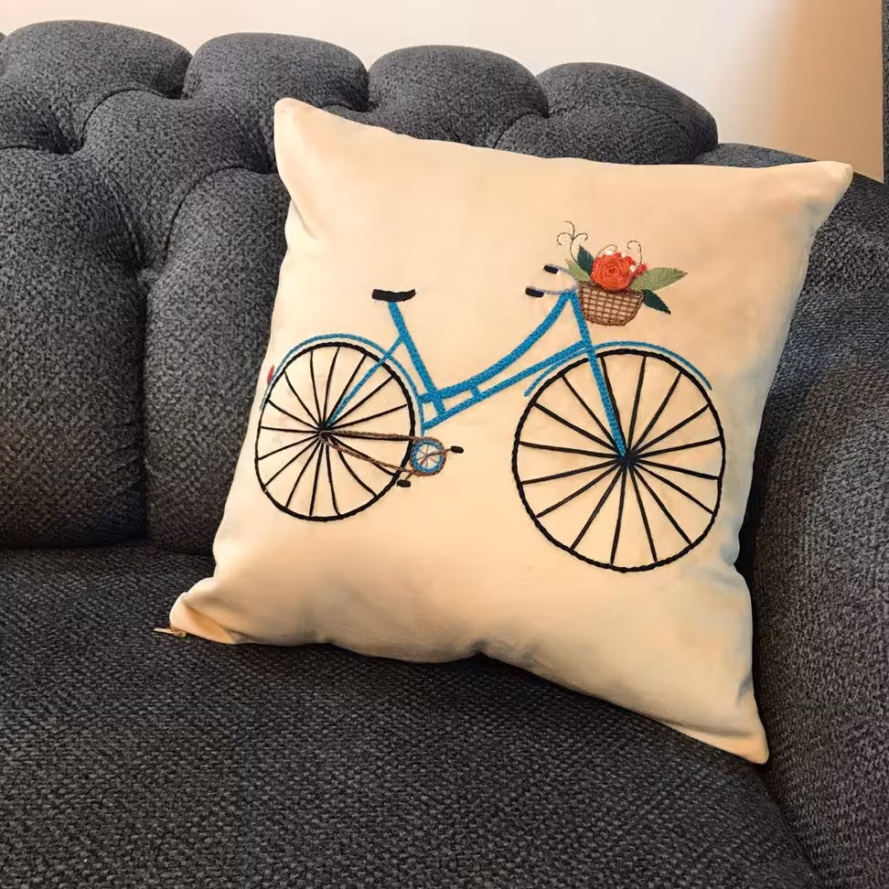 کوسن گلدوزی طرح دوچرخه