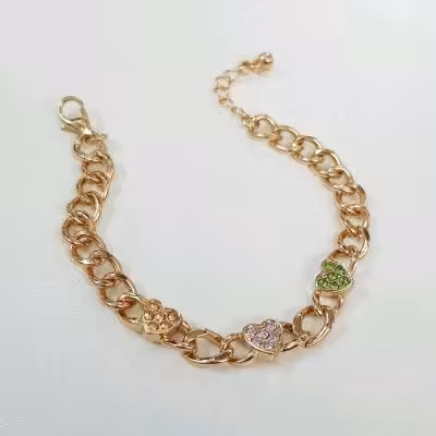 دستبند طلایی کارتیه کار شده با قلب نگین دار ، فری سایز قابل تنظیم