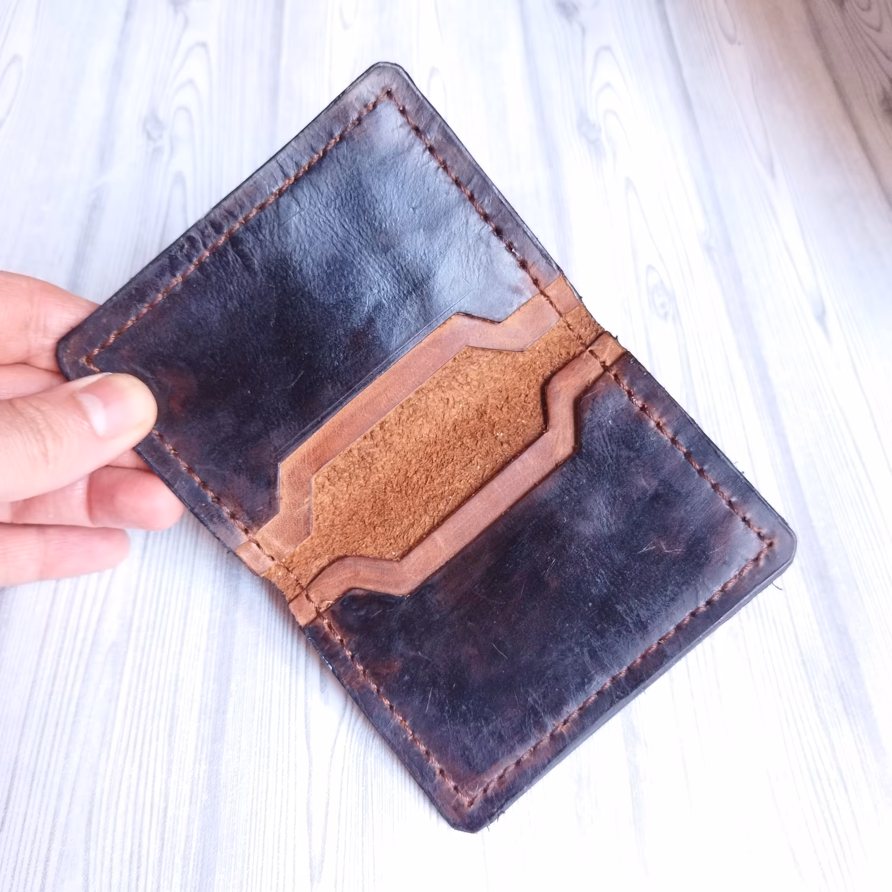 جاکارتی چرم گاو 