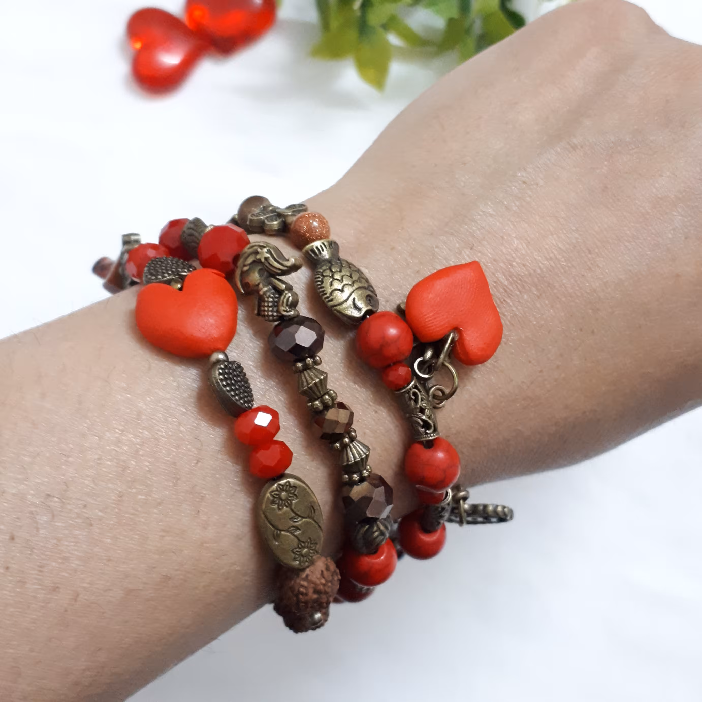 دستبند سه دور قلبی شگل قرمز