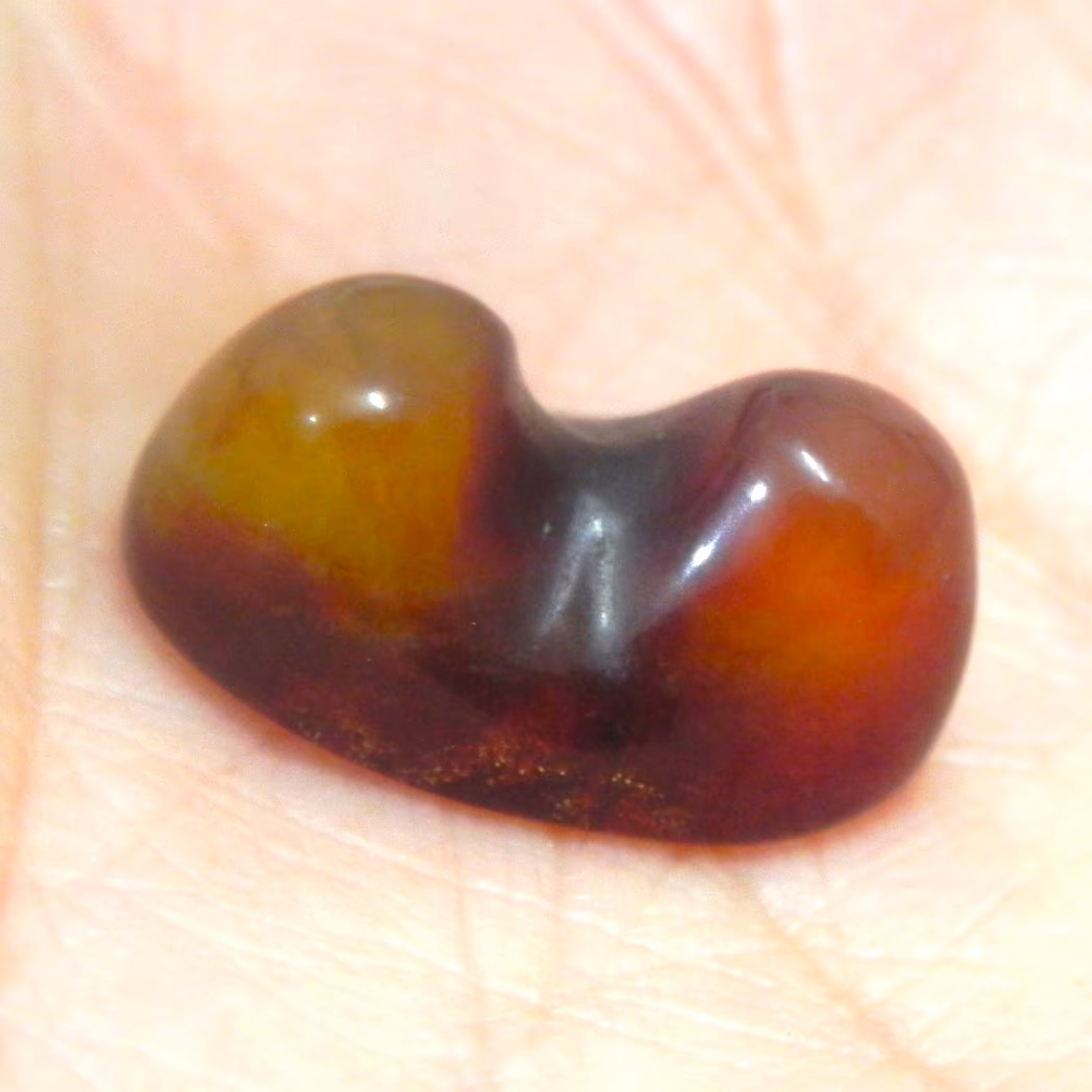 نگین سنگ عقیق باباقوری دو کوهان سرخ دو چشم اصل معدنی کد3تراش بیضی دامله مناسب انگشتری