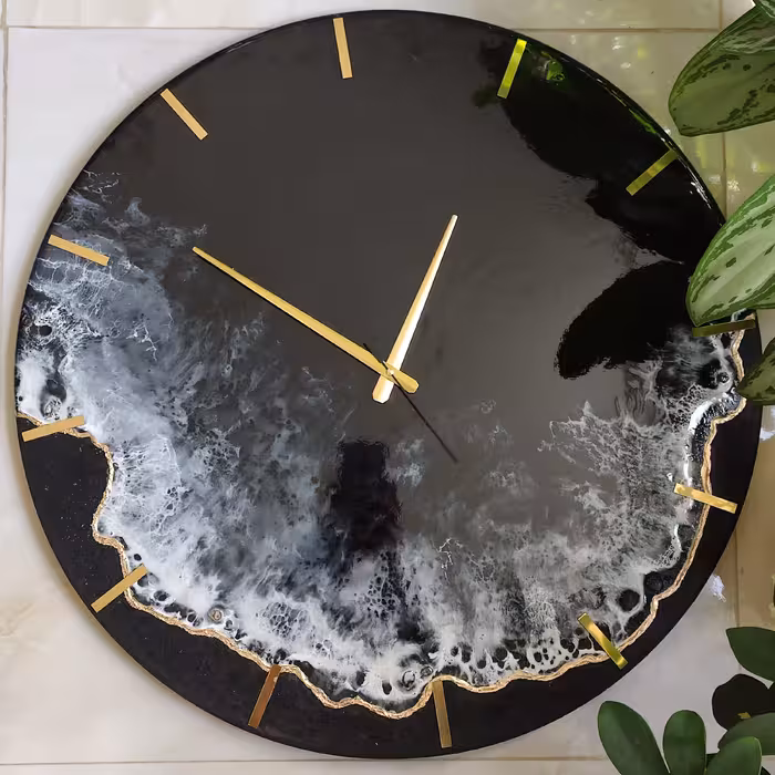 ساعت دیواری رزینی طرح دریا  دست ساز قطر 60 رنگ  مشکی با موتور آرامگرد و عقربه استیل 