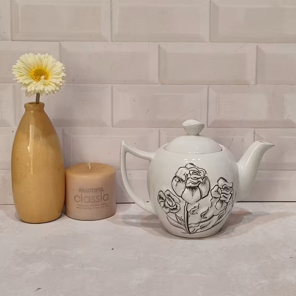 قوری چینی گل برجسته کد303 متوسط قوری چایی گلدار قوری سرامیکی گل برجسته مشکی خاص