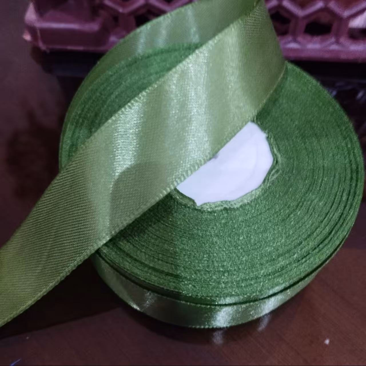 ربان ساتن 2.5 سانتی متری رنگ سبز زیتونی 3 متر