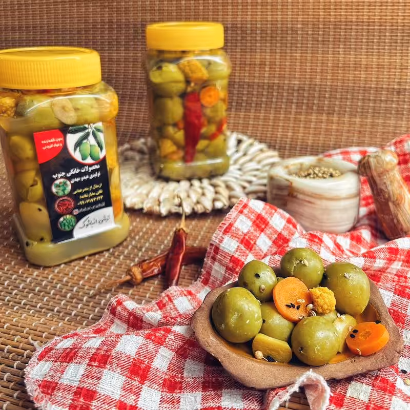 ترشی سپستان(انبائوک) مخلوط ، این ترشی با گل کلم و هویج مخلوط می باشد