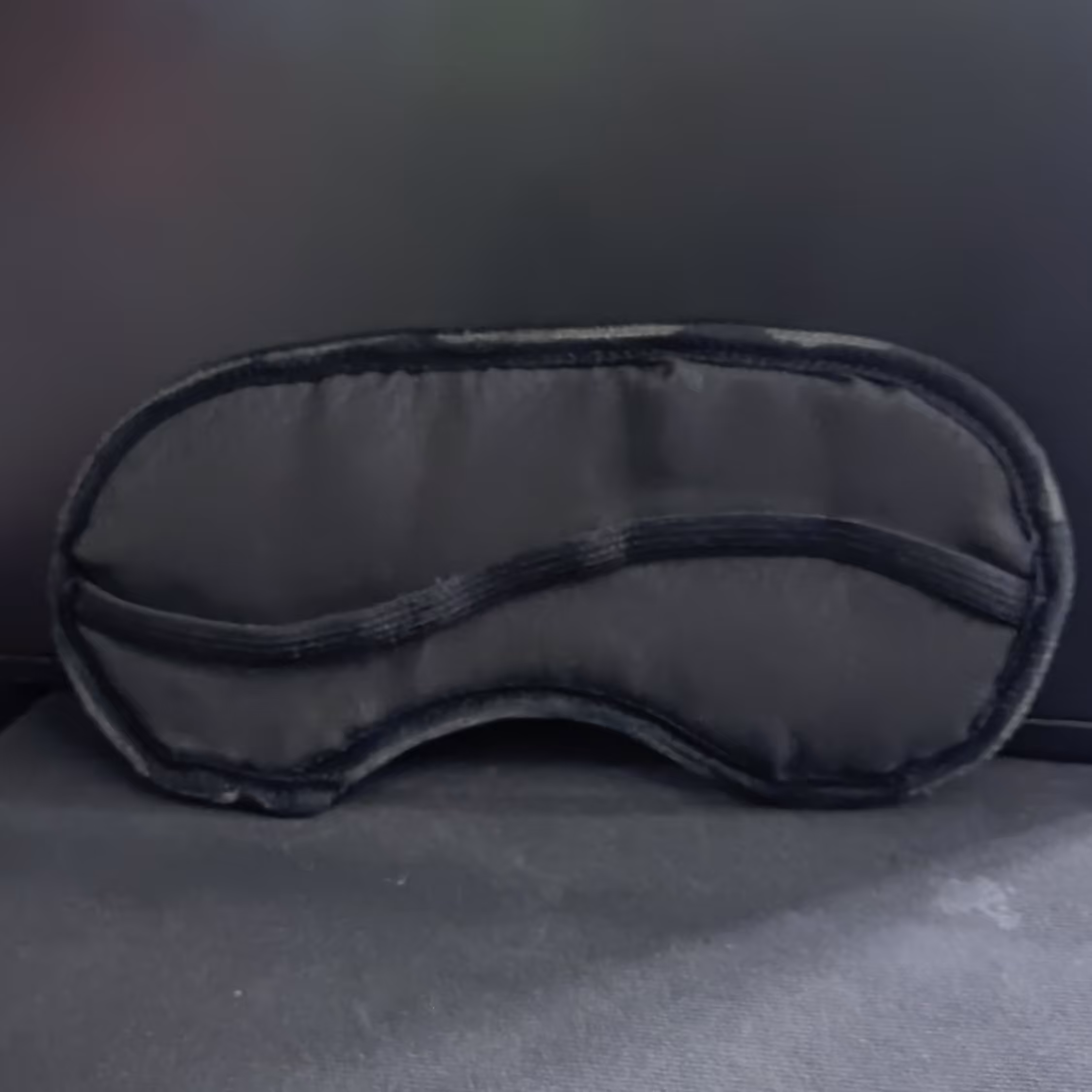 چاپ روی چشم  بند با طرح و عکس دلخواه شما  با رنگ سیاه