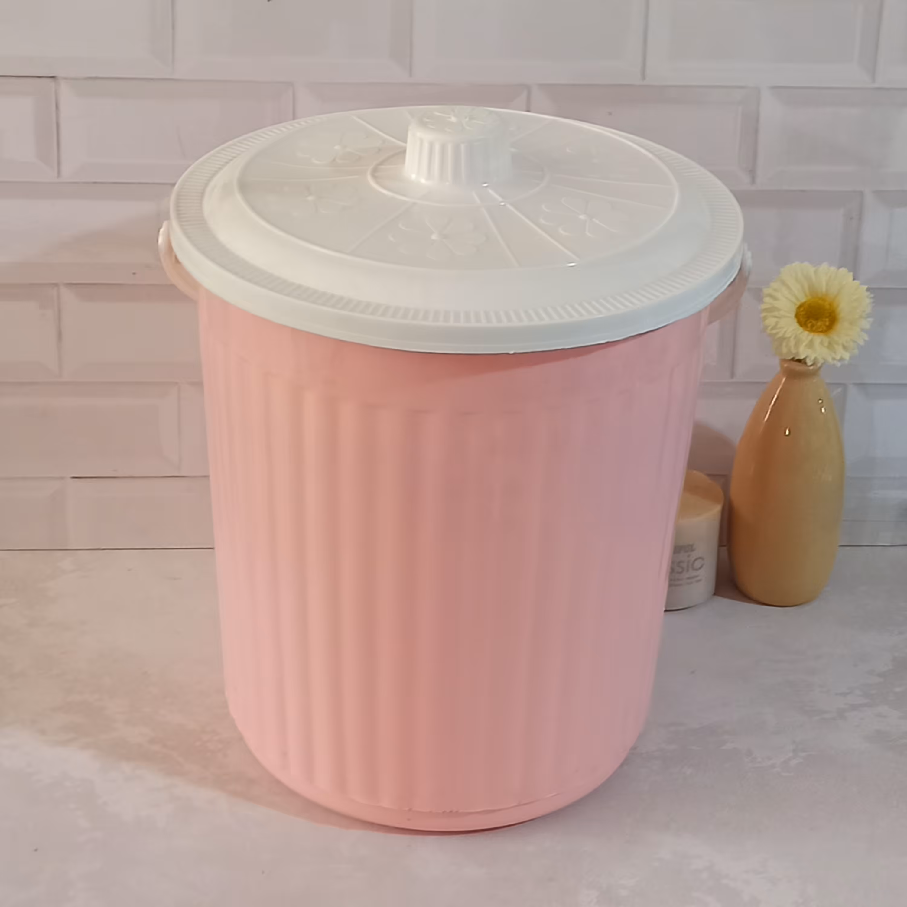 سطل ماست و شیر شماره18 دربدار تهیه شده از بهترین مواداولیه با کیفیت  با رنگبندی