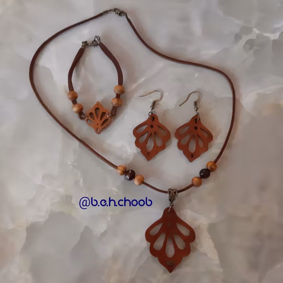 ست گردنبند و گوشواره چوبی 