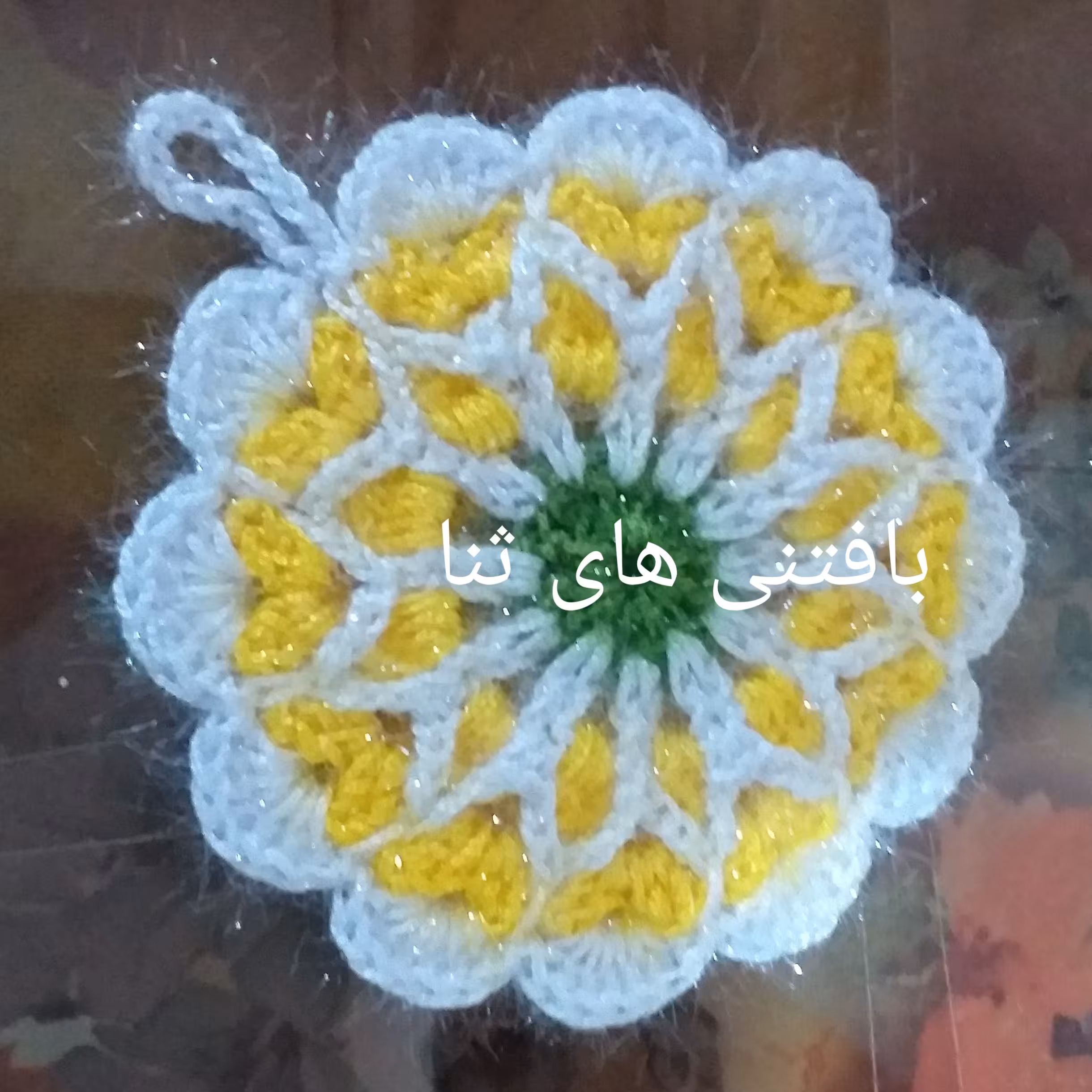 اسکاج دو رو سوزنی طرح مینو در سایز بزرگ و رنگبندی متفاوت درغرفه بافتنی های ثنا