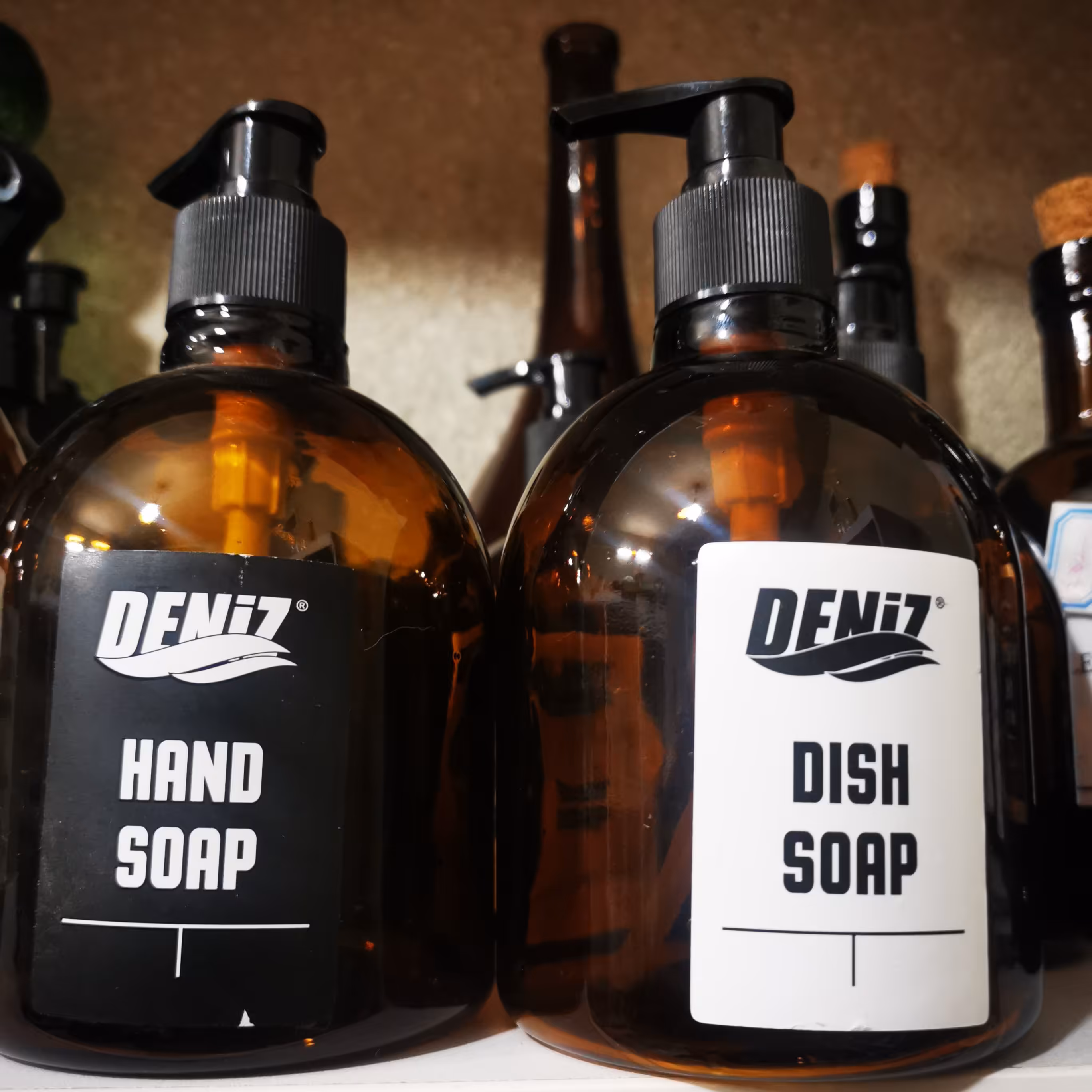 بطری دنیز قهوه ای جا مایع شیشه ای پمپی درجه یک ترند سال 