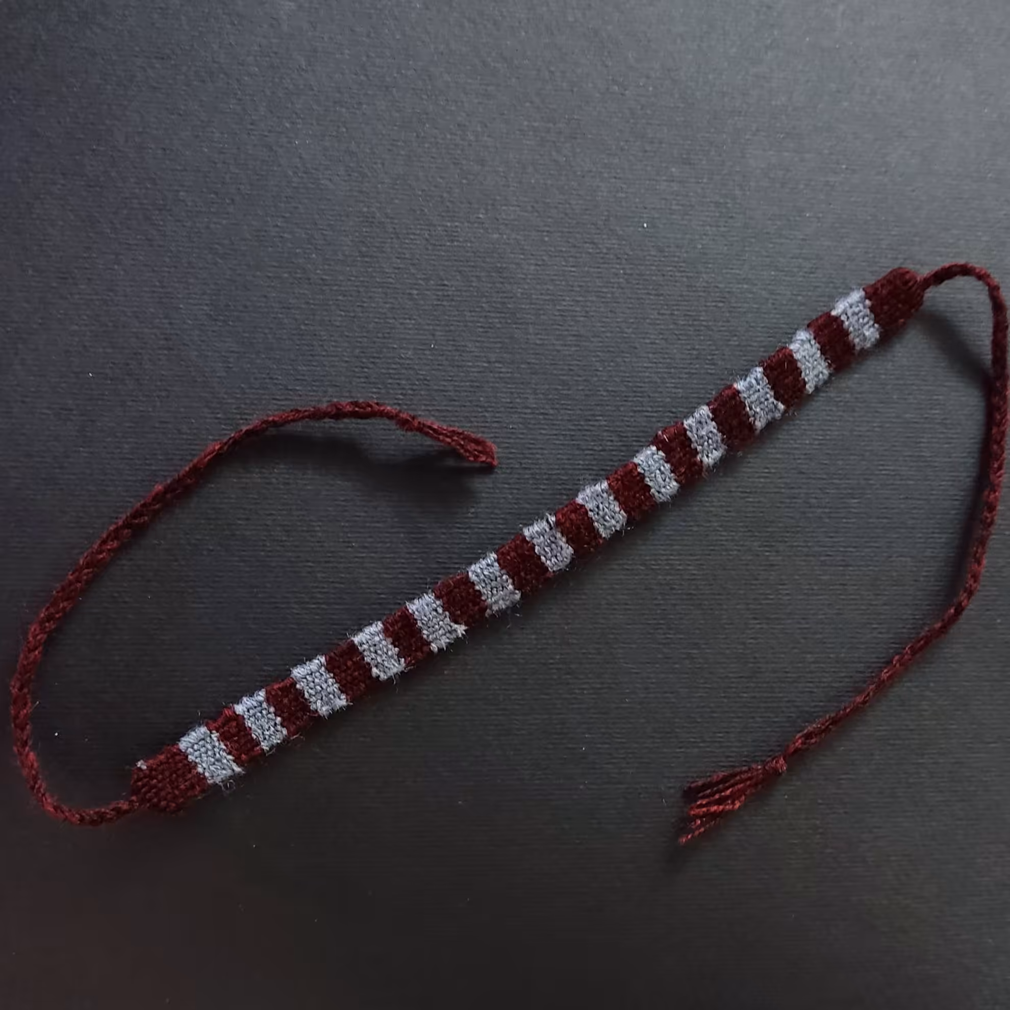 دستبند گلیم  بافت ( دستبند دوستی)متریال کار کاموا 