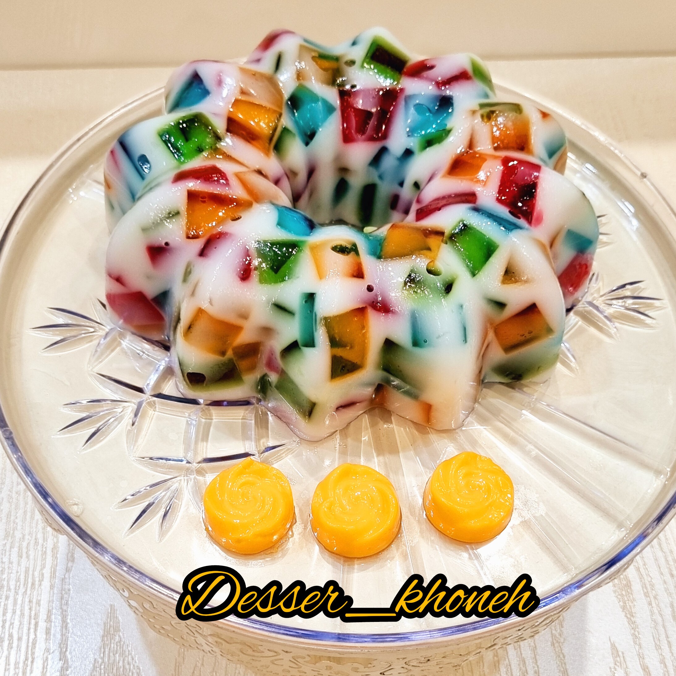 ژله خورده شیشه قالبی مناسب 6 الی 8 نفر هزینه ارسال به صورت پس کرایه بعد از حمل 