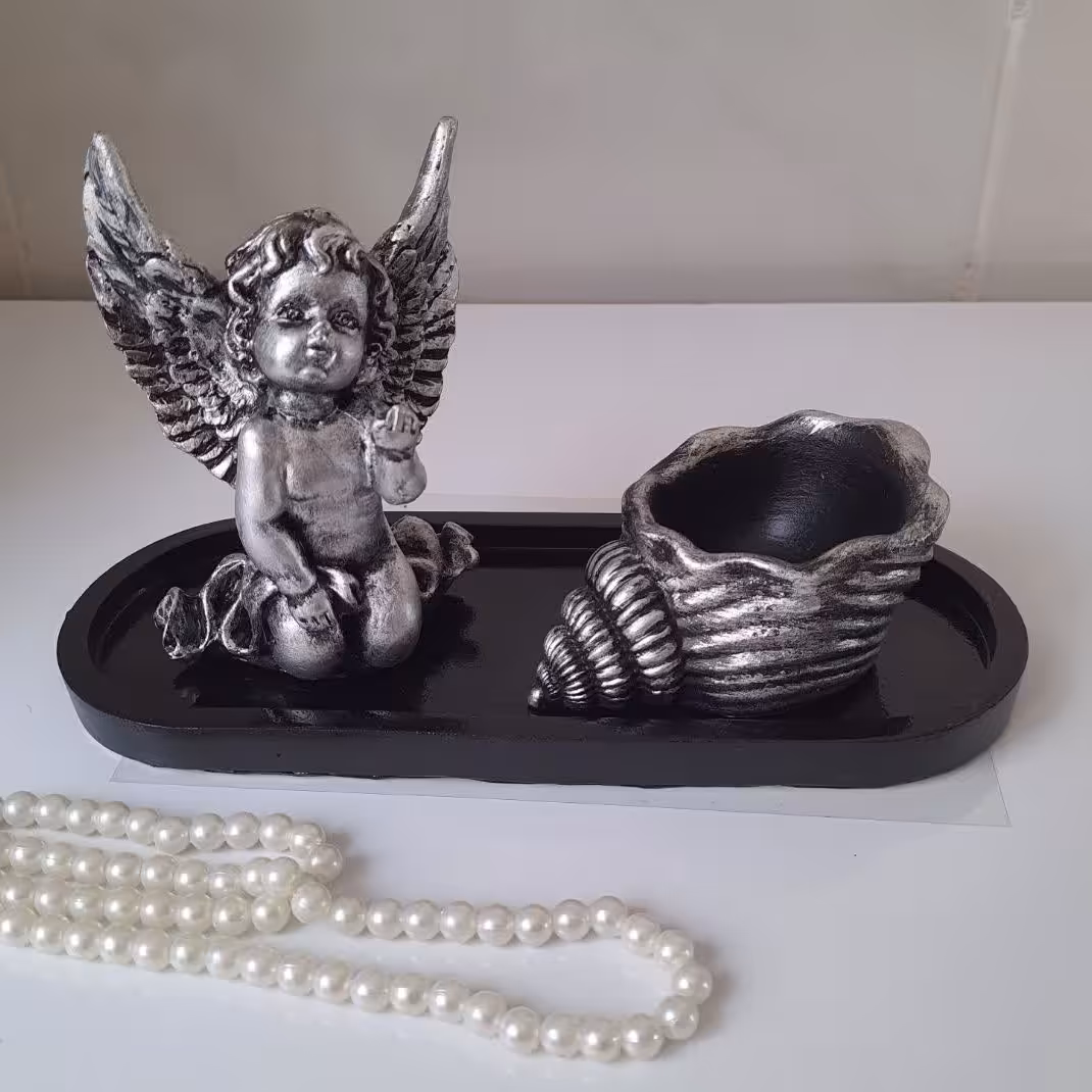 مجسمه فرشته نقره ای و ظرف حلزون به همراه سینی