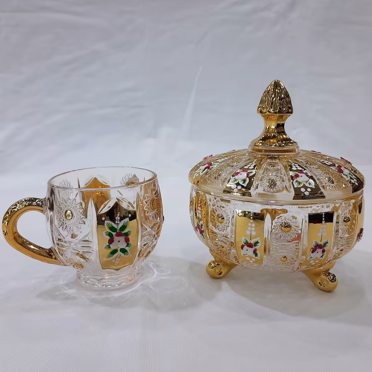 ست فنجان و قندان طلایی گلدار (1قندان 6 فنجان )