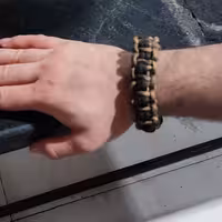 دستبند  پاراکورد    ساخته شده از طناب 8 رشته ای    پاراکورد  (فینو)