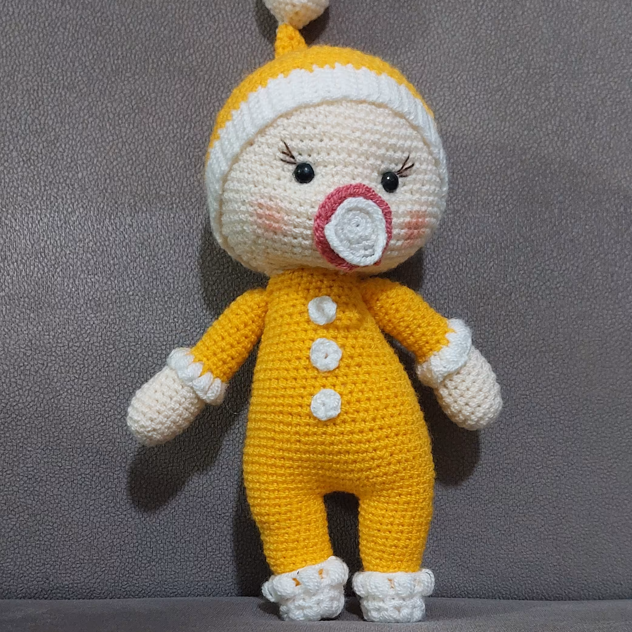 عروسک نوزاد. 26سانتی. در رنگ های دلخواه بافته می شود