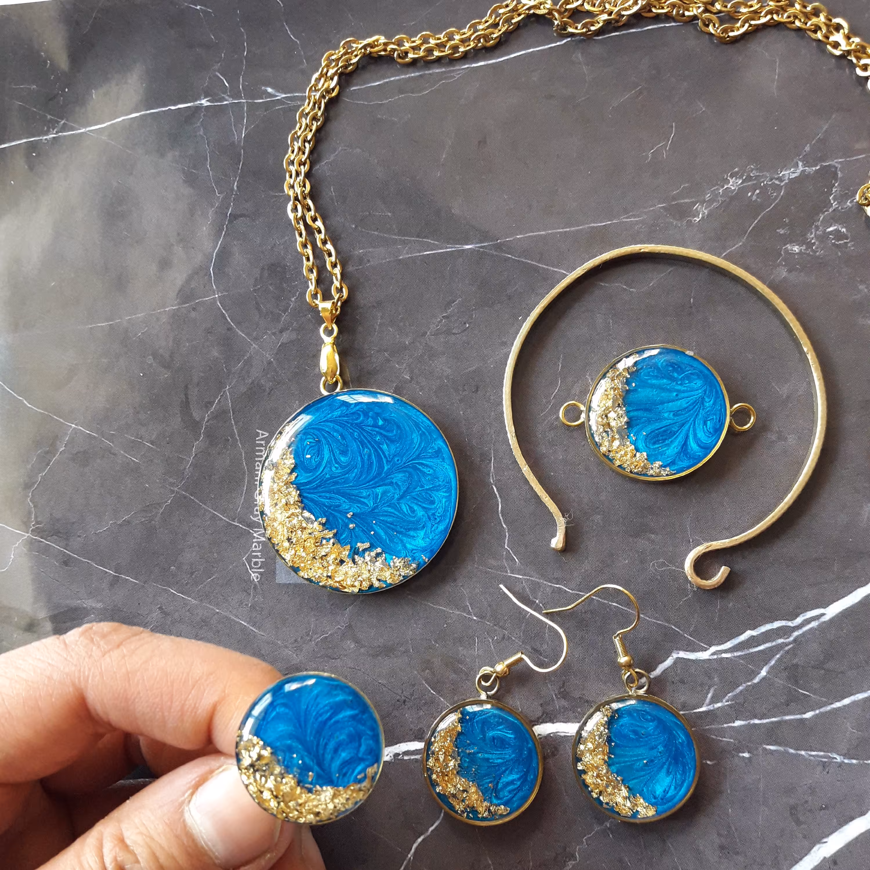 سرویس رزینی گردنبند و دستبند و گوشواره و انگشتر