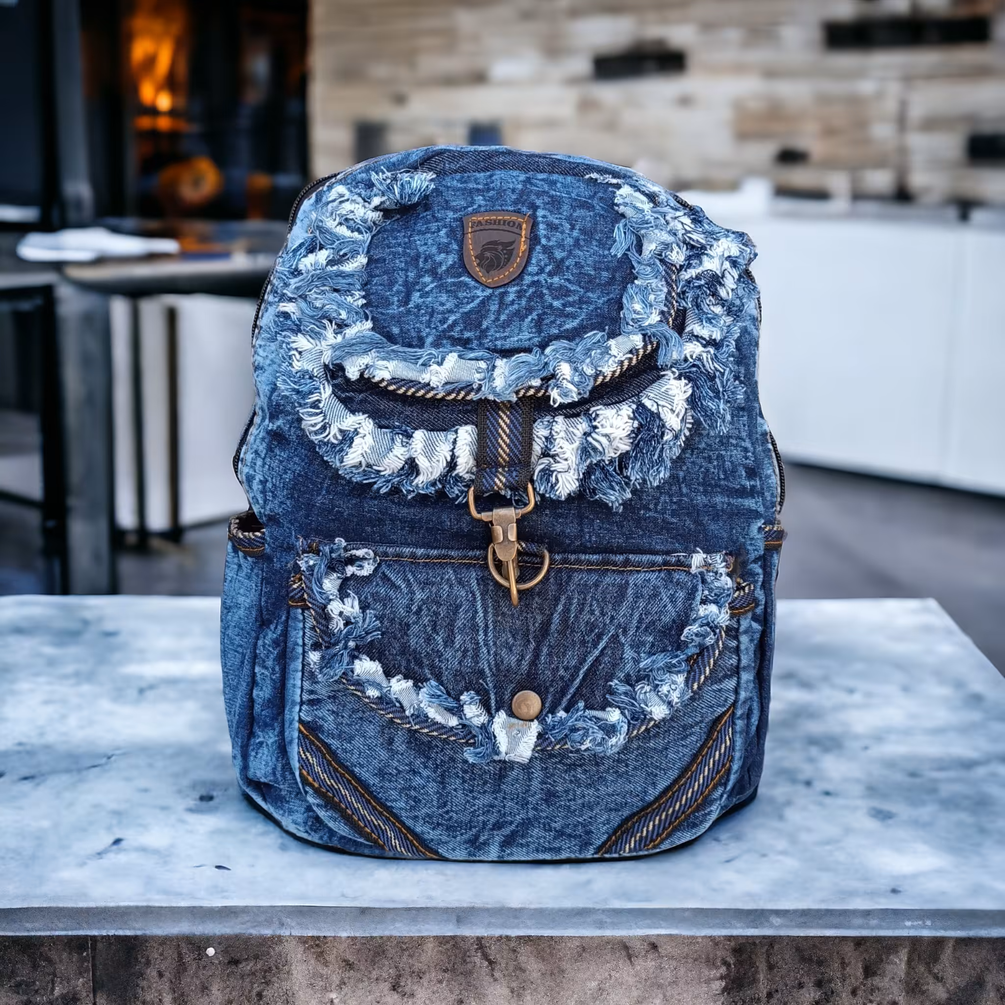 کیف مدرسه ای اسپرت لی،قابل شستشو،سبک و نرم،مناسب مقطع راهنمایی و دبیرستان،دارای 2 جیب در کناره کیف برای جای گذاری قمقمه