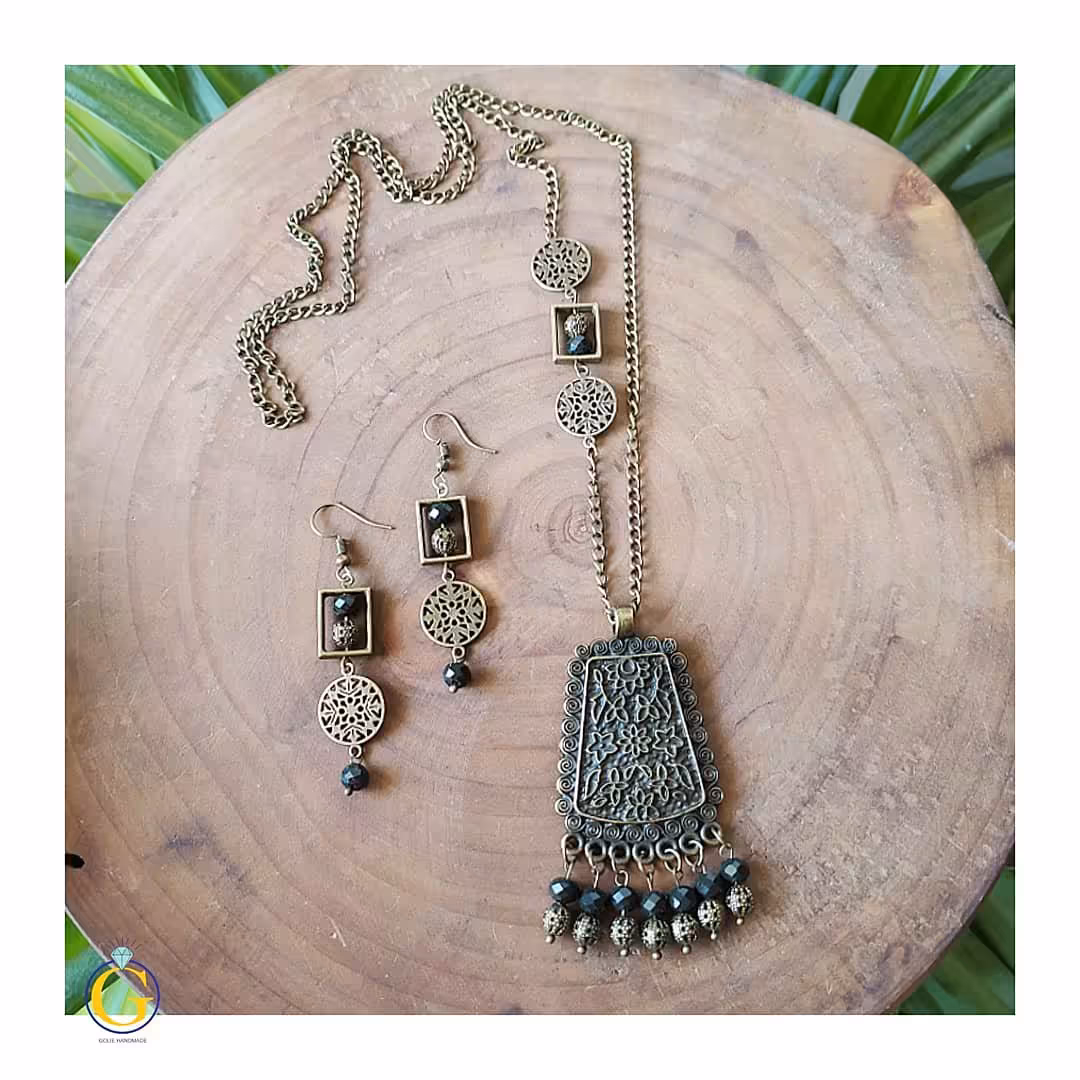 گردنبند و گوشواره رنگ دودی