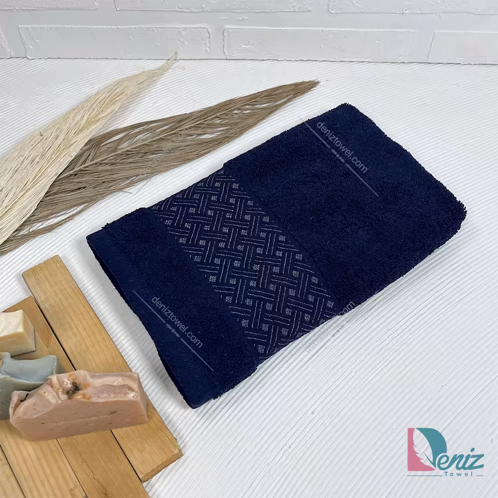 حوله دستی طرح کارولین رنگ سرمه ای