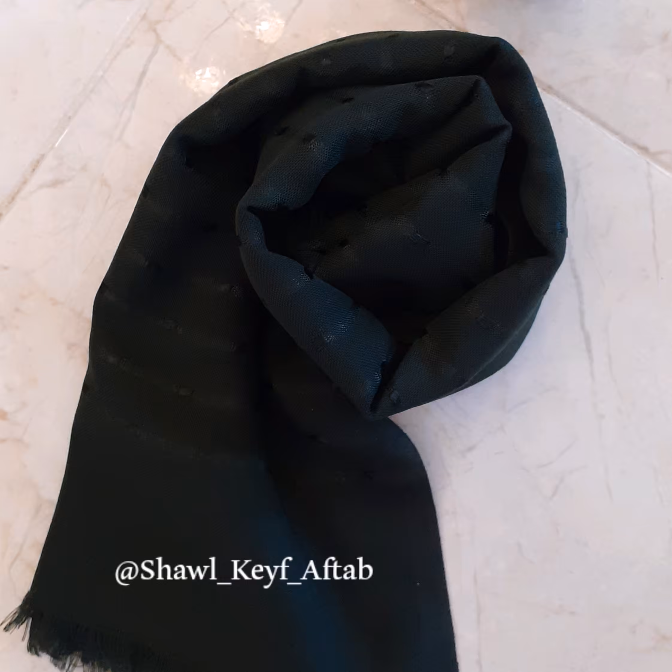 شال تک رنگ نخی با کیفیت و زیبا که زود چروک نمیشود و پرز نمیدهد