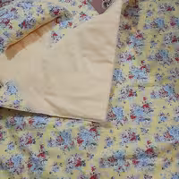 سرویس خواب کودک شامل تشک بالش و پتو قابل حمل و نقل سبک جنس پارچه نخ داخل آن از کتان