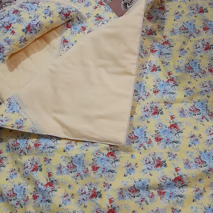 سرویس خواب کودک شامل تشک بالش و پتو قابل حمل و نقل سبک جنس پارچه نخ داخل آن از کتان