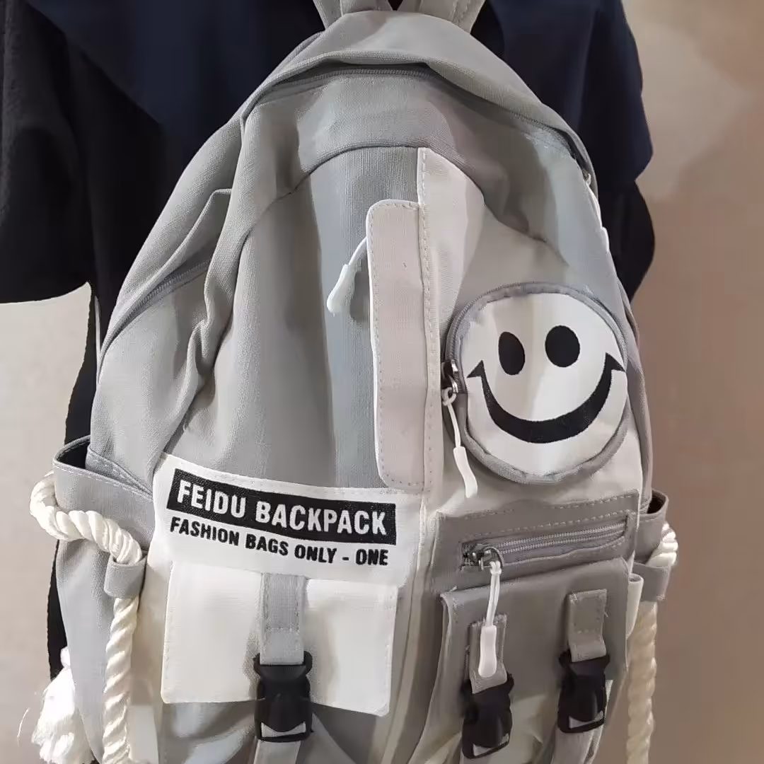 کوله ایموجی ، با کلی رنگبندی ، ابعاد 29در39 ، جنس دنیرو ، مناسب همه مقاطع ، ضد آب ، قابل شستشو ، بسیار پر کاربرد