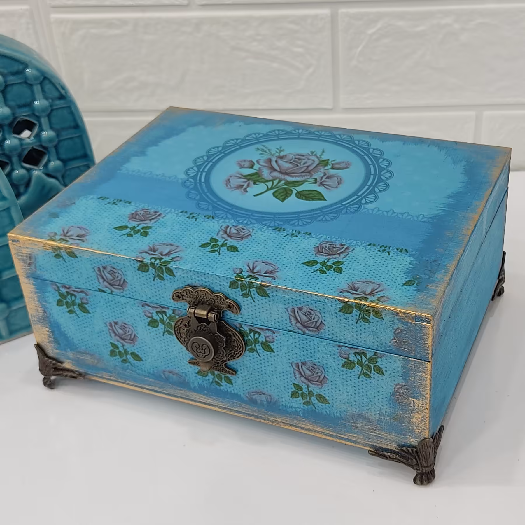 صندوقچه چوبی پتینه آبی ( طراحی دست)