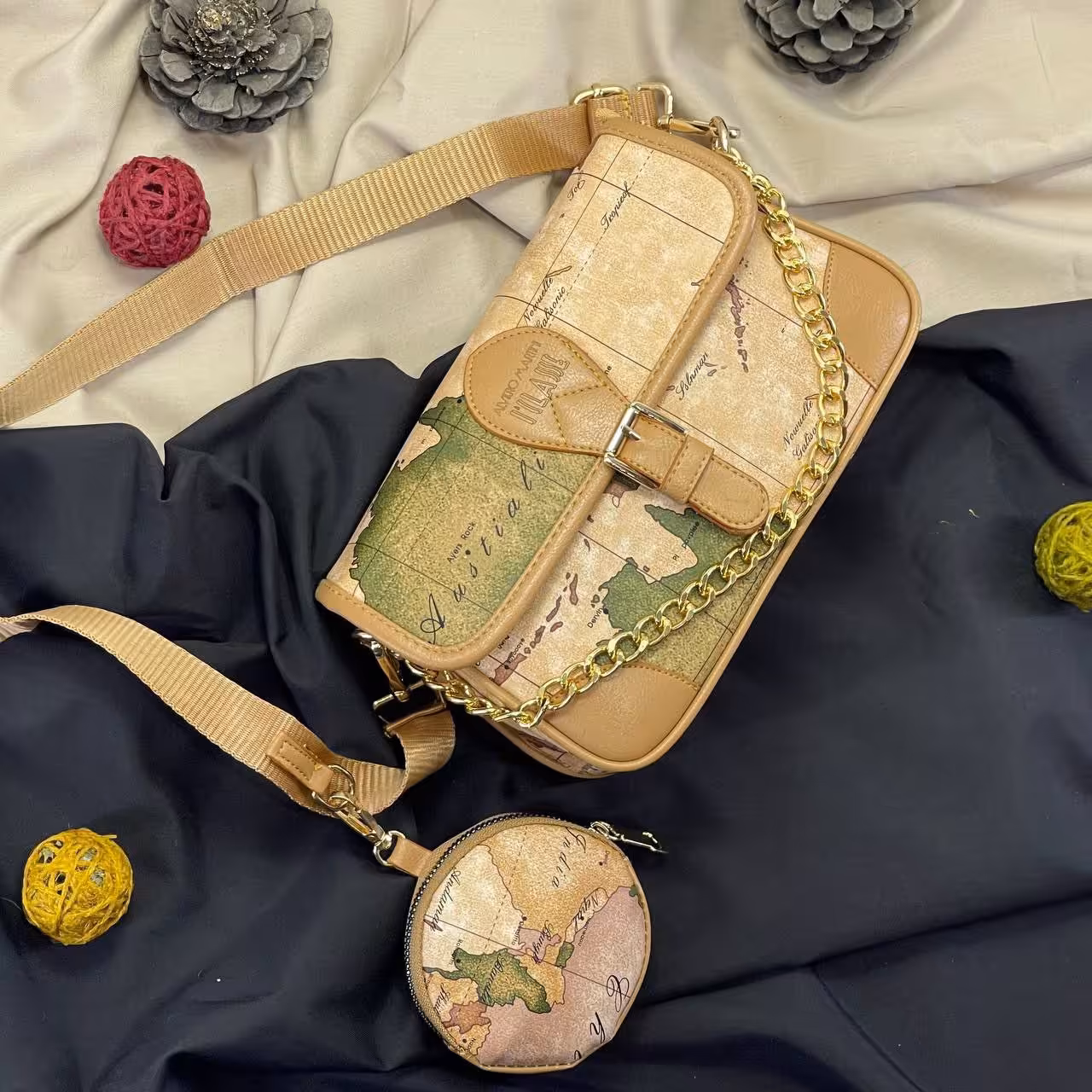 کد3799
پاسپورتی کیف پول دار 
متریال خارجی 
ابعاد 25 در 15