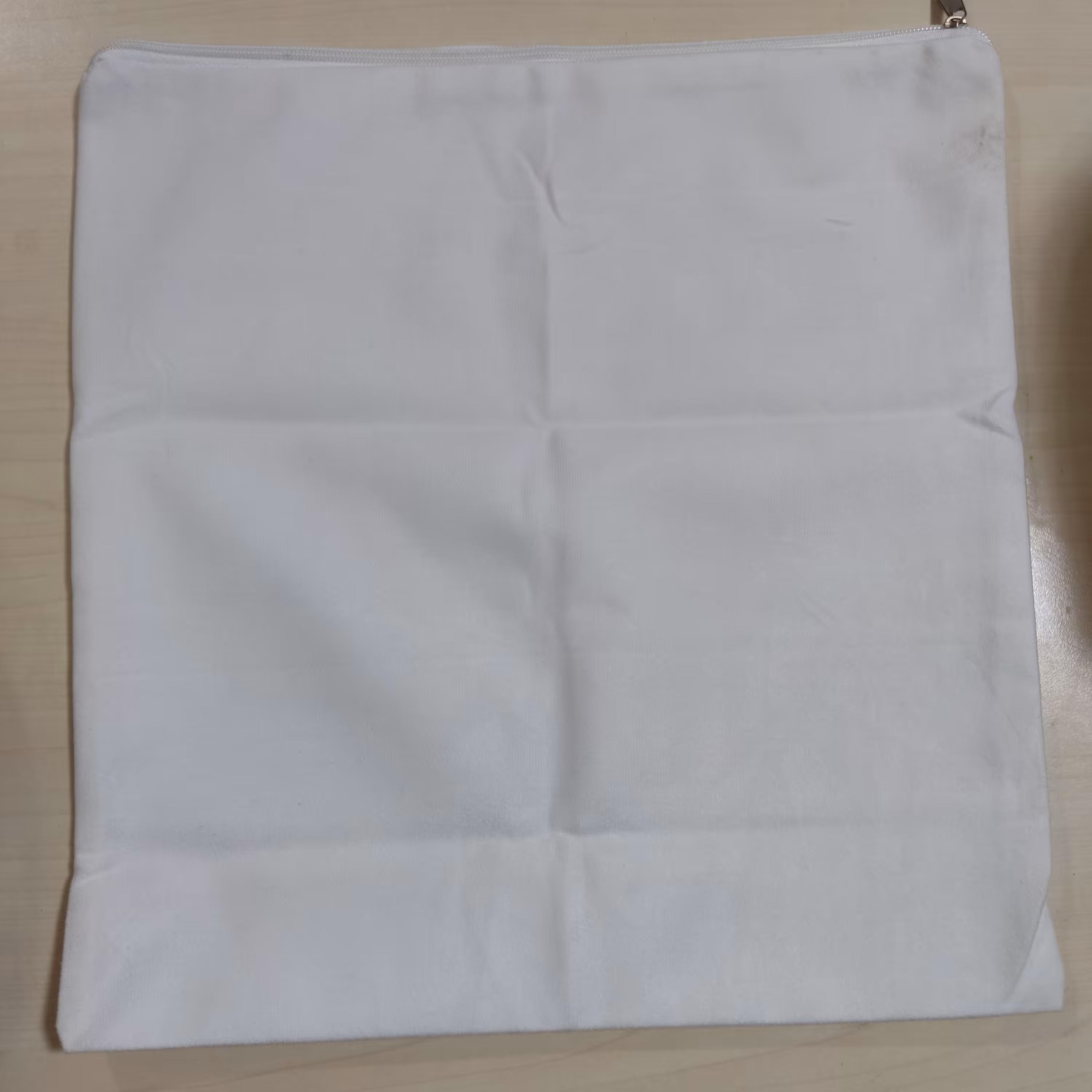 چاپ روی کوسن مخمل در سایز   40 در 40 با طرح و عکس و متن دلخواه شما