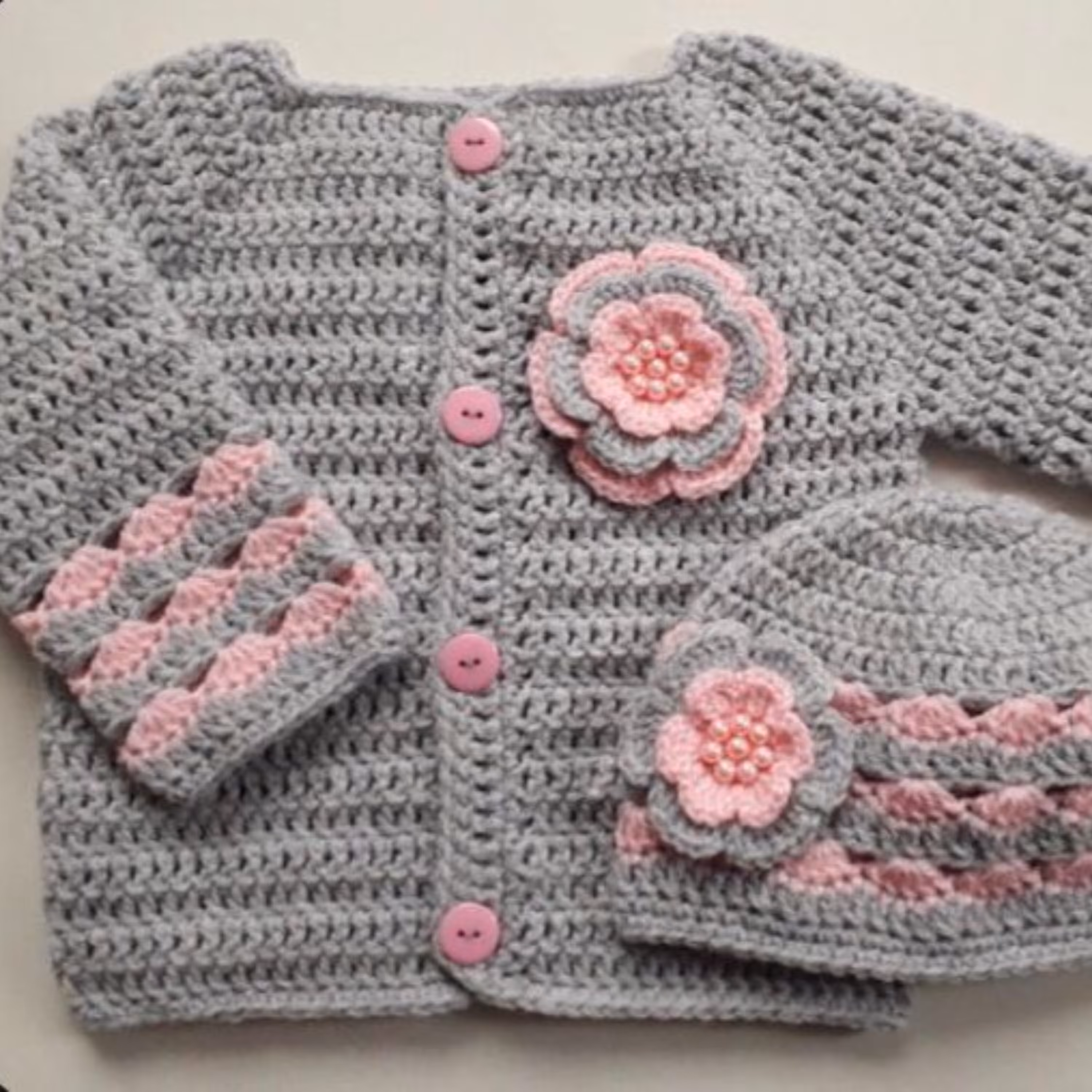 ژاکت و کلاه دستبافت با طرح گل با رنگ دلخواه شما