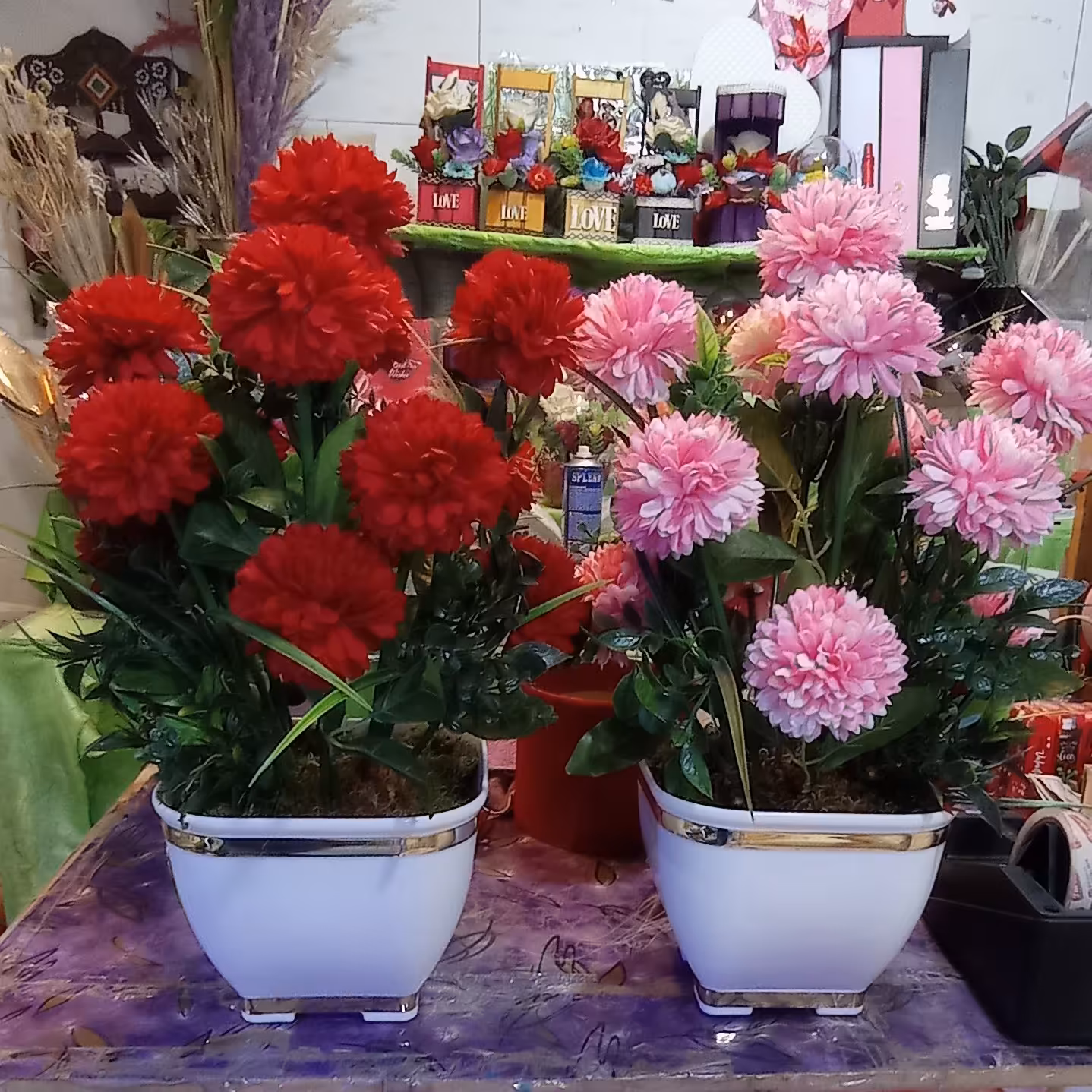 گل مصنوعی رومیزی درختچه گل داوودی درشت مصنوعی خارجی کاملا قابل شستشو با گلدان لاکچری 