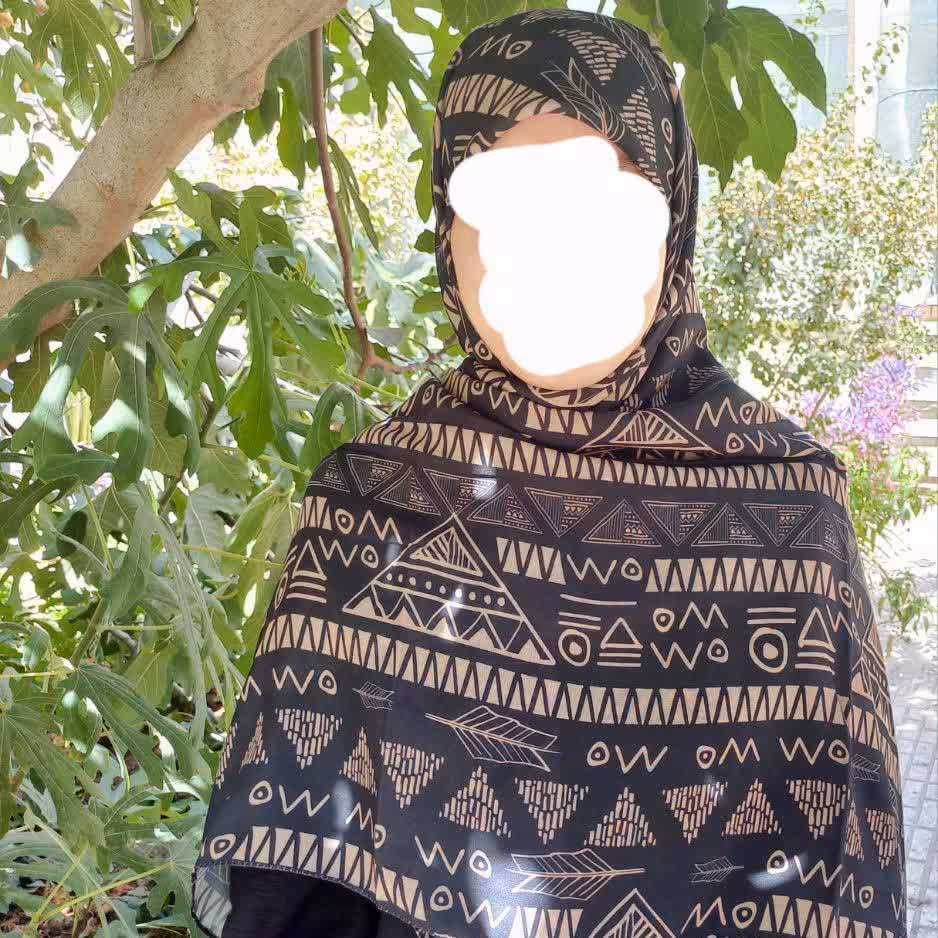 روسری زمینه مشکی طرح بروز و مد