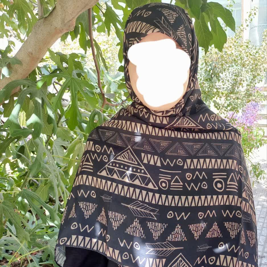روسری زمینه مشکی طرح بروز و مد