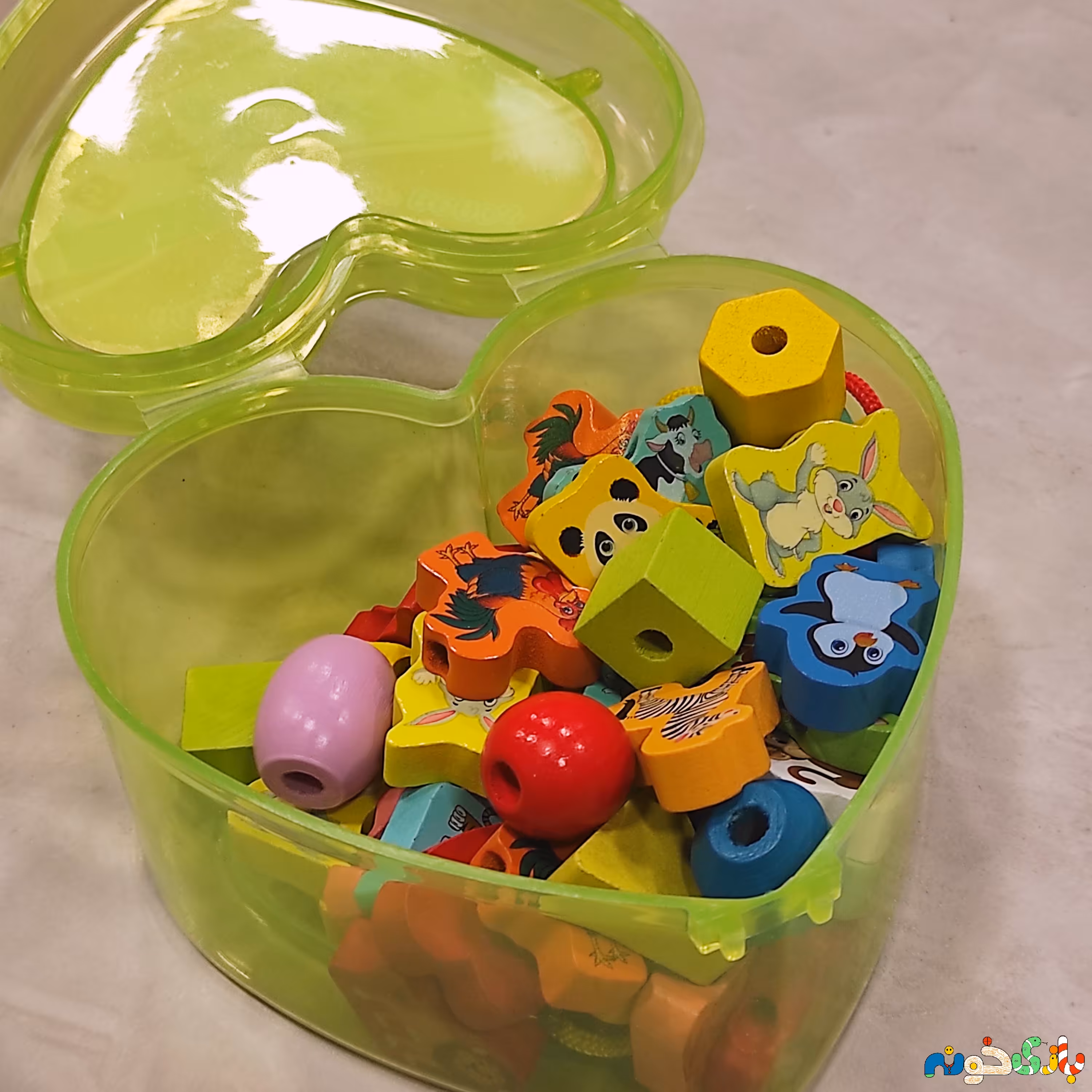 اسباب بازی نخ و مهره چوبی وارداتی جعبه قلبی کیفیت عالی 50 قطعه و دو نخ 