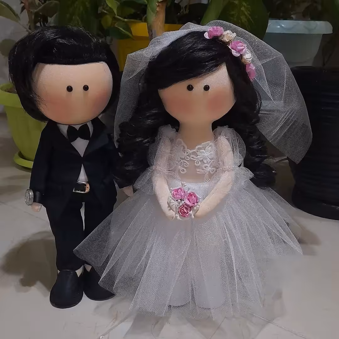 عروسک روسی عروس و داماد ارتفاع هر عروسک 30 سانت یمتر میباشد